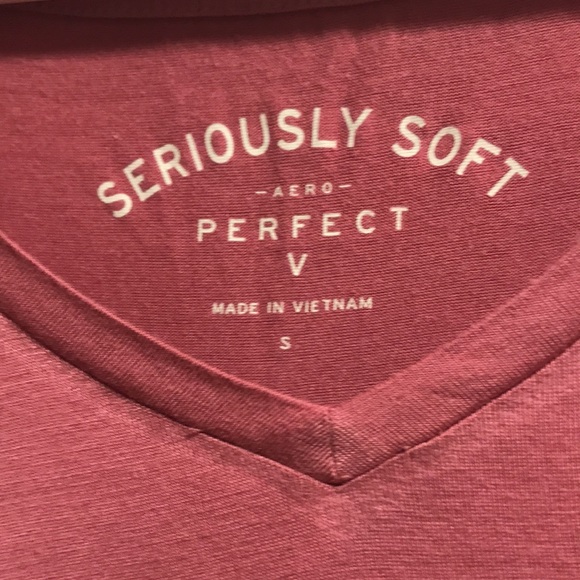 American Eagle seriously soft v-neck short sleeve top. Mauve. - Picture 3 of 3